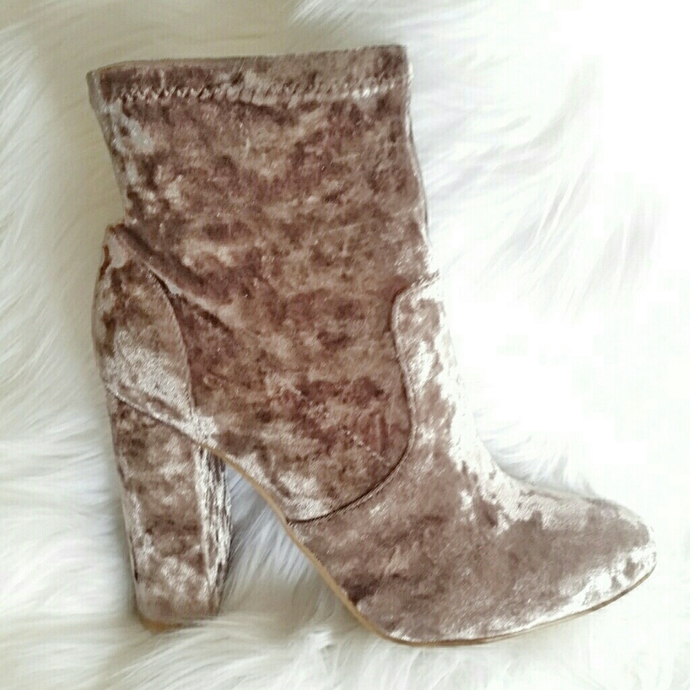 Lush Lilac Velvet Bootie NIB - Picture 6 of 7
